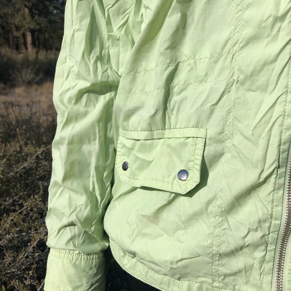 Wind Breaker - Picture 3 of 4